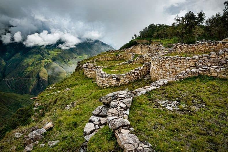 Ruinas de Kuelap sobre el valle Utcubamba