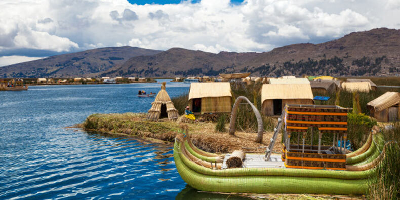 Barco totora lago titicaca